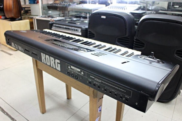 Korg Triton Le 61key MUSIC WORKSTATION Synthesizer Keyboard Korg Triton Le 61key MUSIC WORKSTATION Synthesizer Keyboard